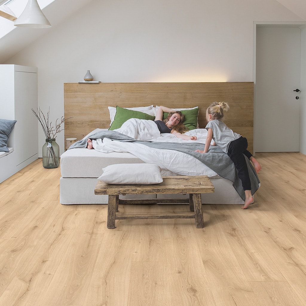 Ламинат quick step. Ламинат quick Step Majestic 3550. Дуб пустынный светлый натуральный ламинат Majestic mj3550. Квик степ дуб натуральный. Квик степ дуб светлый натуральный.